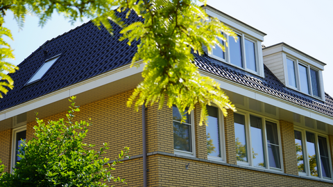 Dak en gevel van een huis